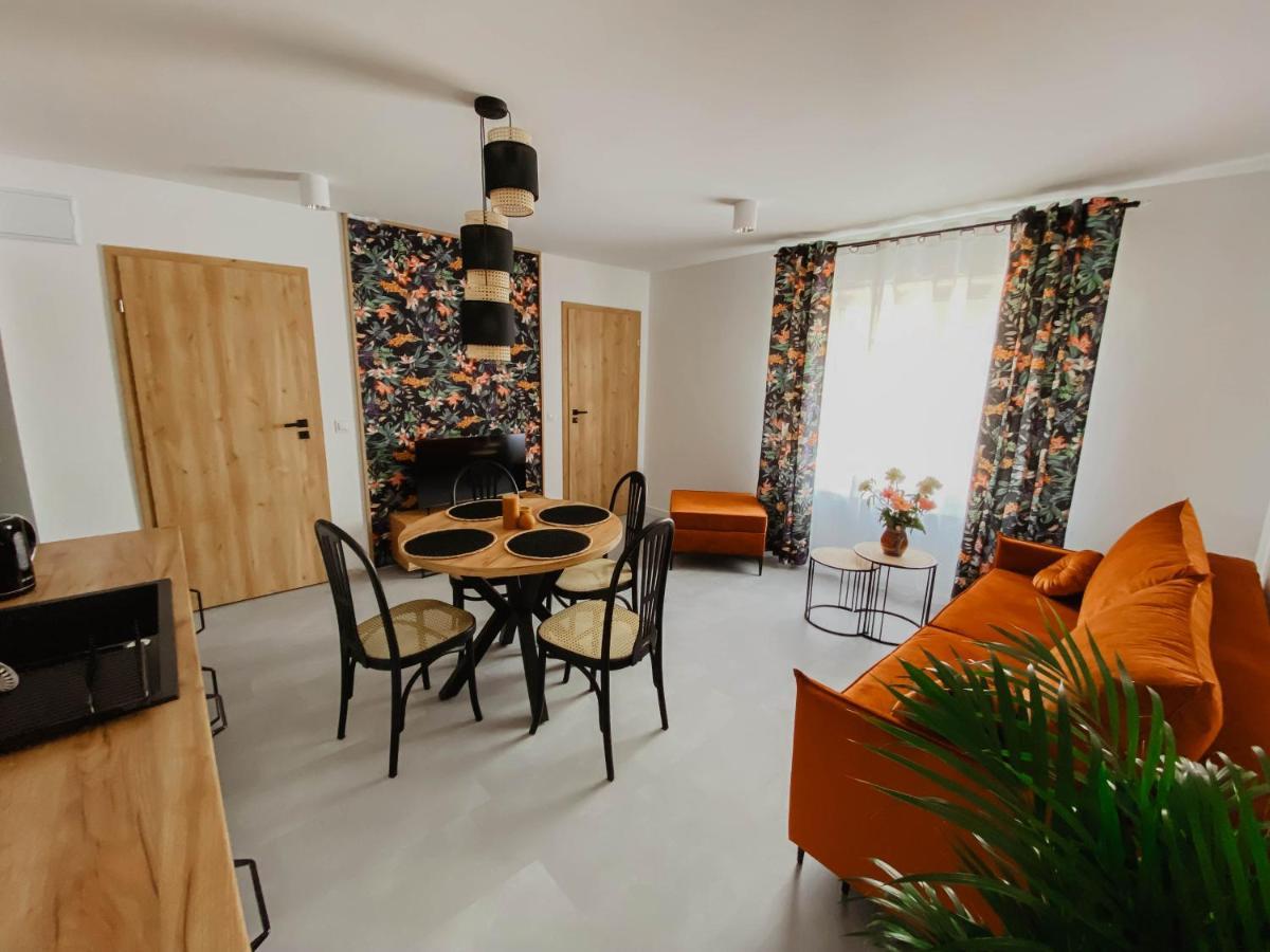 Cztery Pory Roku Apartment Wiele Exterior foto