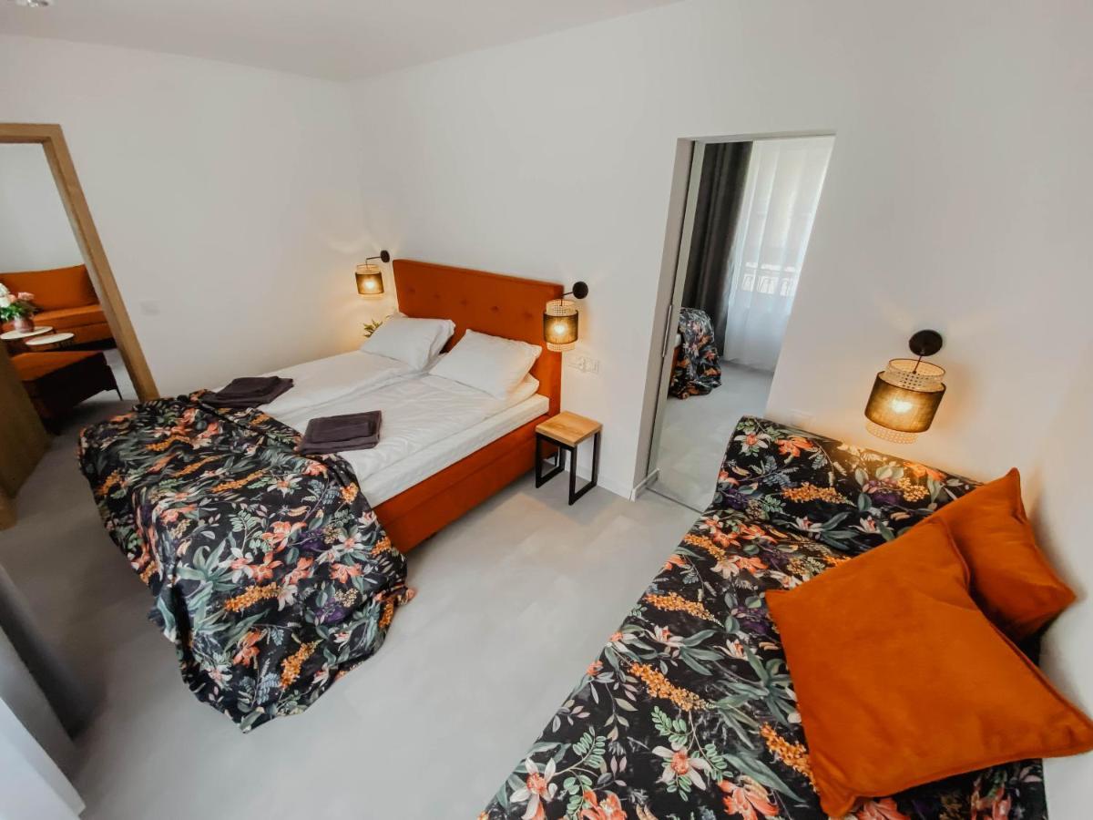 Cztery Pory Roku Apartment Wiele Exterior foto