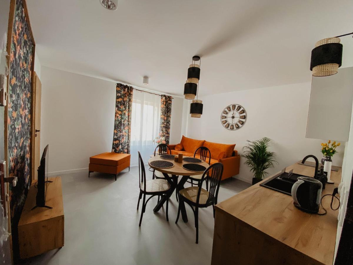 Cztery Pory Roku Apartment Wiele Exterior foto