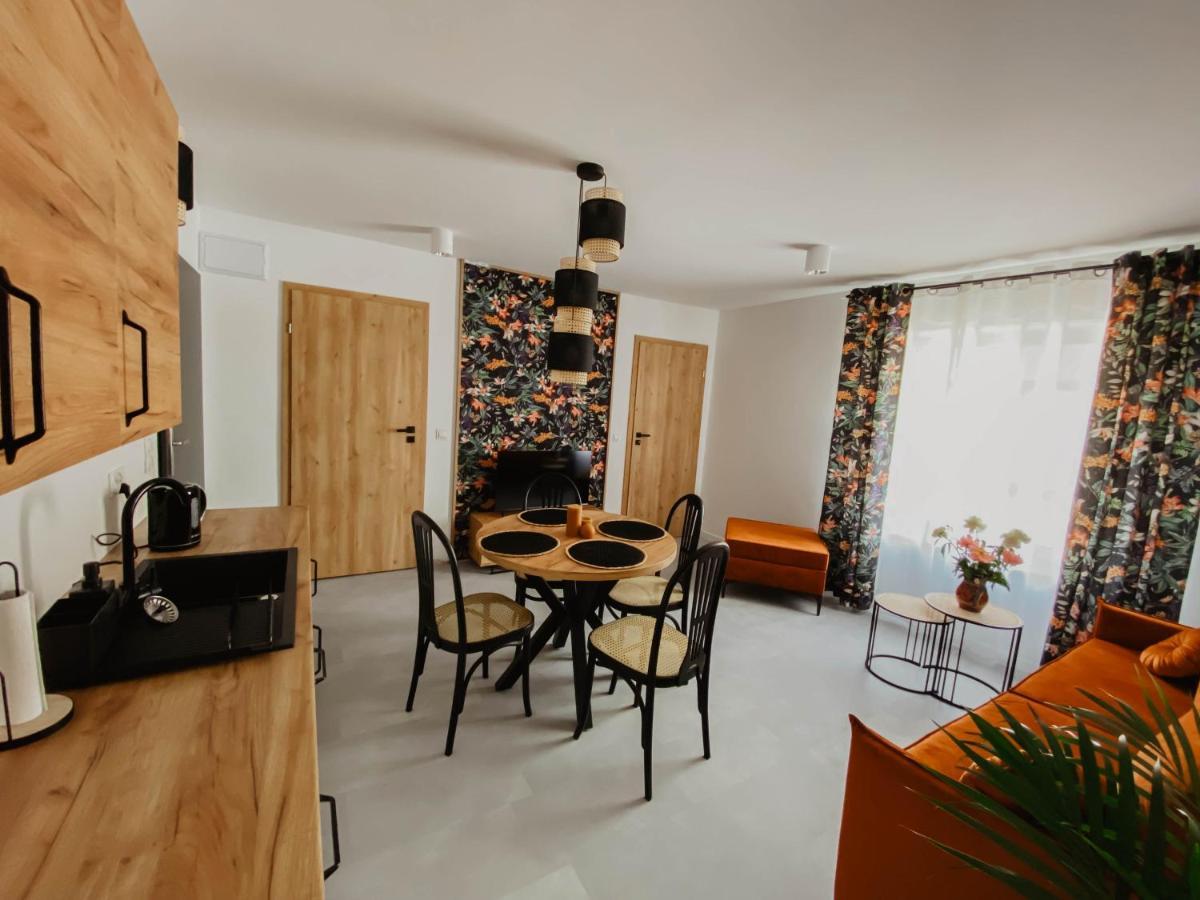 Cztery Pory Roku Apartment Wiele Exterior foto