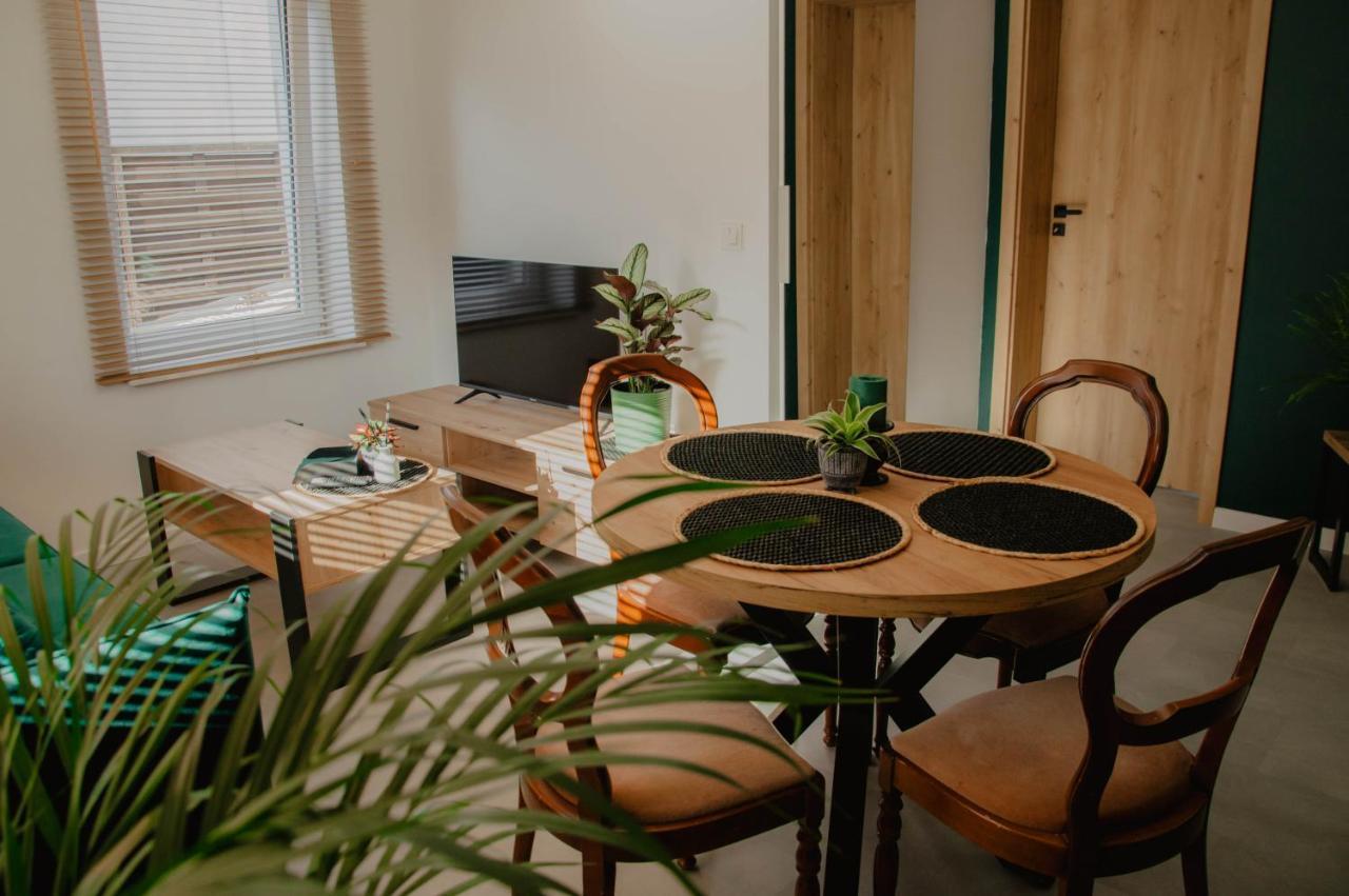 Cztery Pory Roku Apartment Wiele Exterior foto