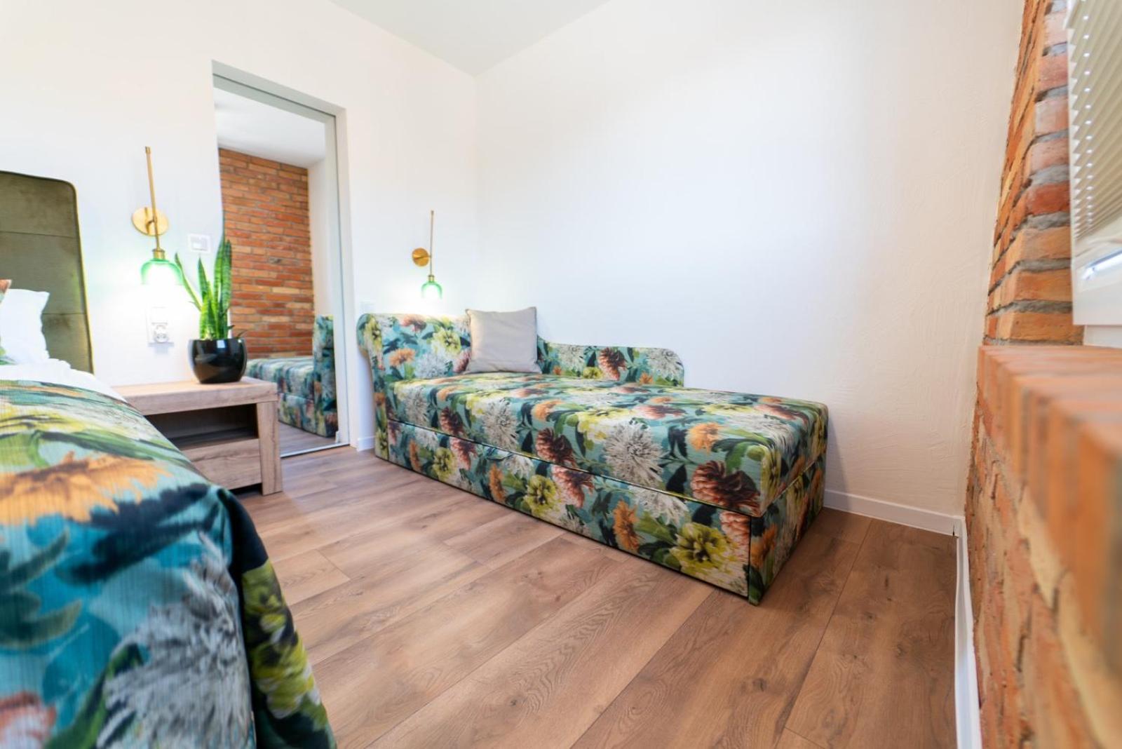 Cztery Pory Roku Apartment Wiele Exterior foto
