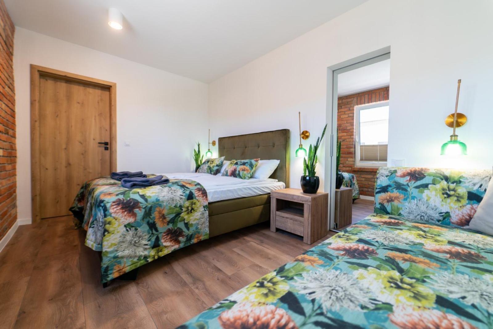 Cztery Pory Roku Apartment Wiele Exterior foto